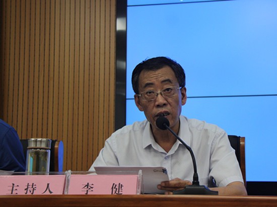 市司法局党组成员、副局长李健主持会议.jpg